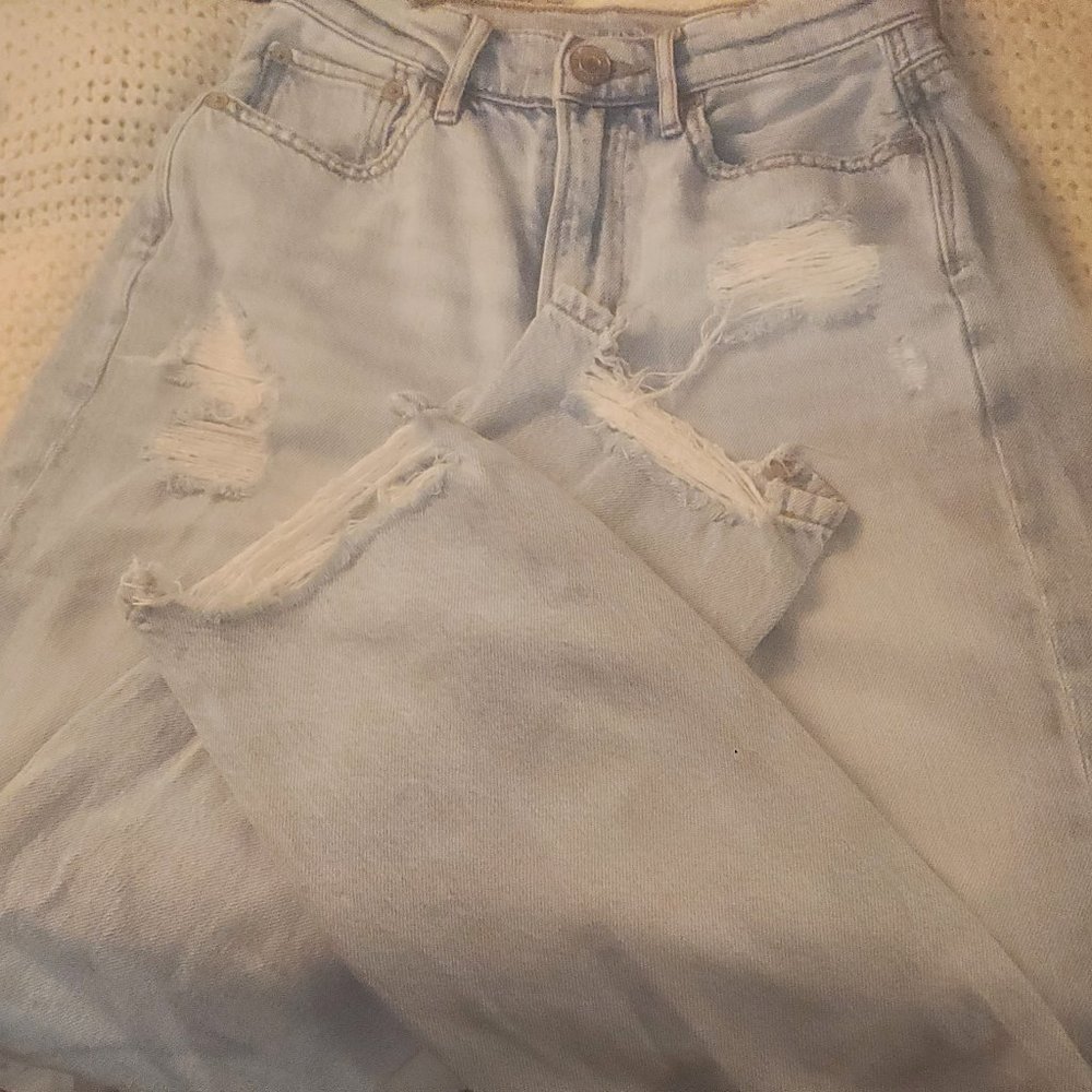 American Eagle Distressed Jean